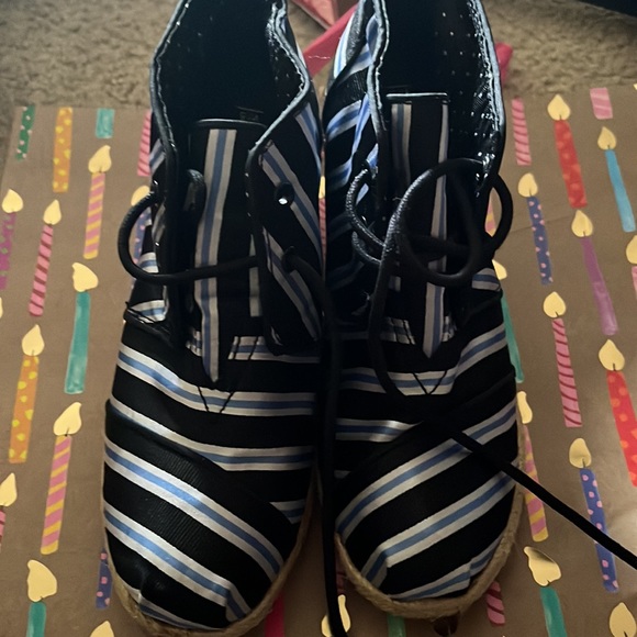 Toms and tabithas - Picture 2 of 4